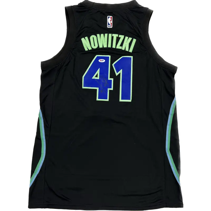 Dirk Nowitzki signed jersey PSA/DNA Dallas Mavericks Autographed