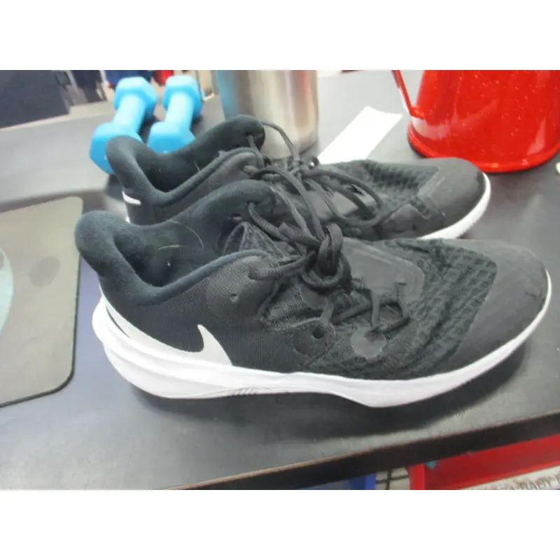 Used Nike Zoom Hyper Court Size 9.5 Volleyball Shoes
