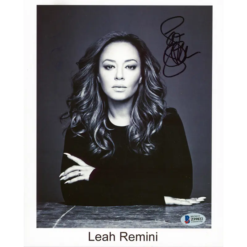 Leah Remini The King Of Queens Authentic Signed 8x10 Sexy Photo BAS #Z99822
