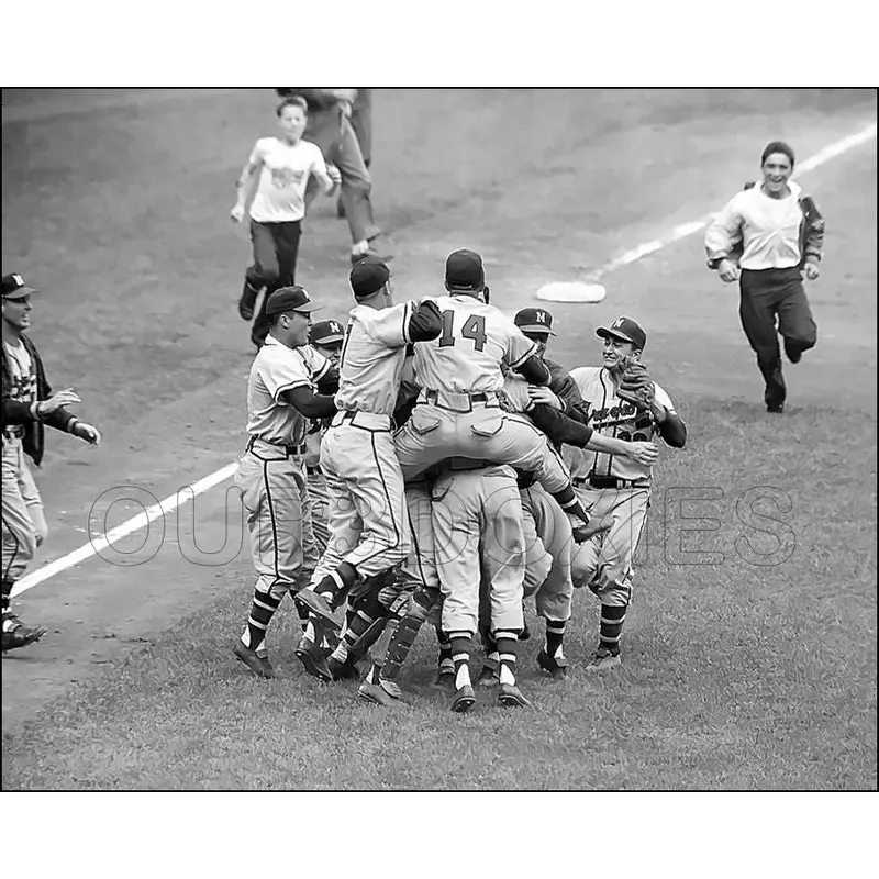 1957 Milwaukee Braves 8X10 Photo - Clinch World Series Over Yankees - 1626