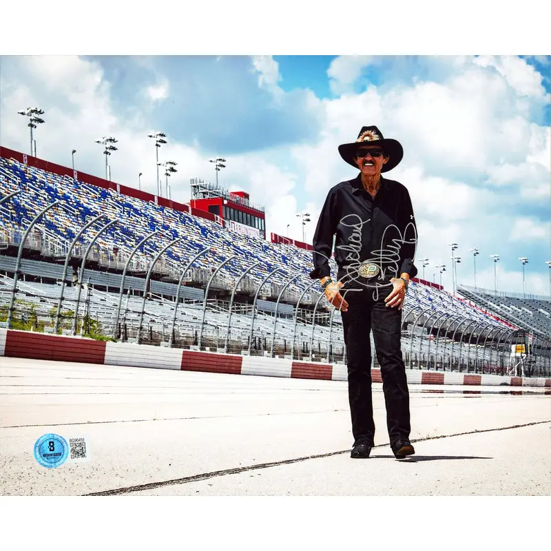NASCAR Richard Petty Authentic Signed 8x10 Horizontal Photo BAS #BQ96459