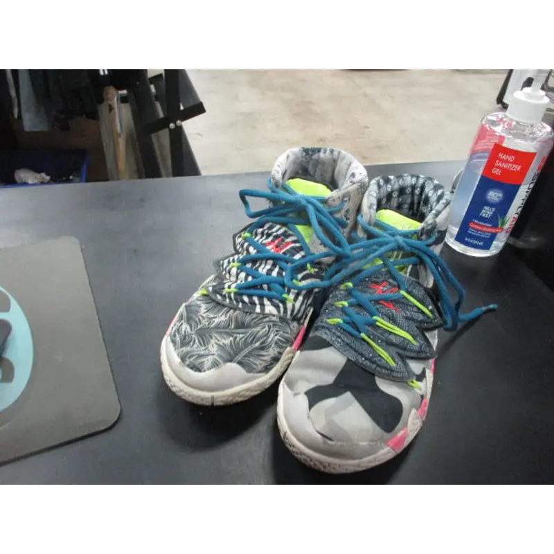 Used Nike Kyrie Irving Basketball Shoes Size 5.5