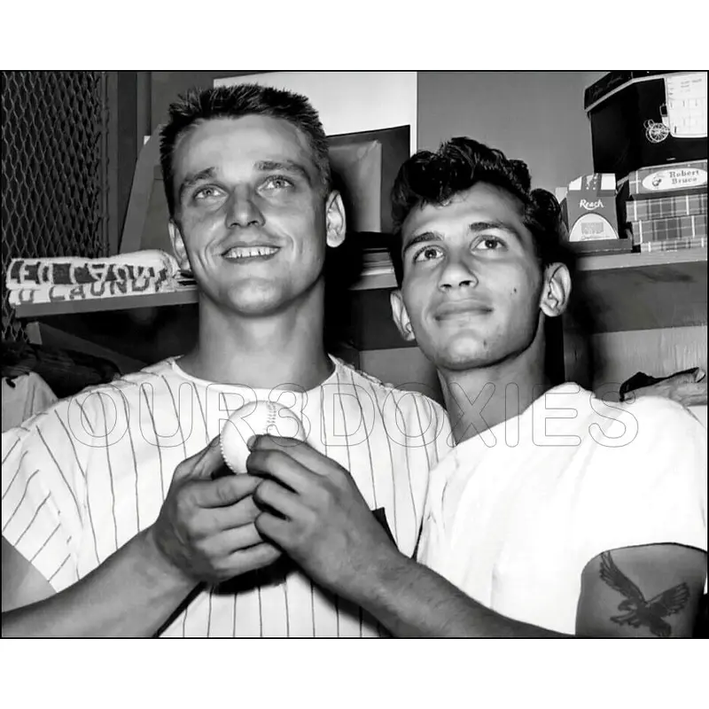 Roger Maris 8X10 Photo - 1961 New York Yankees Sal Durante 61st HR - 960