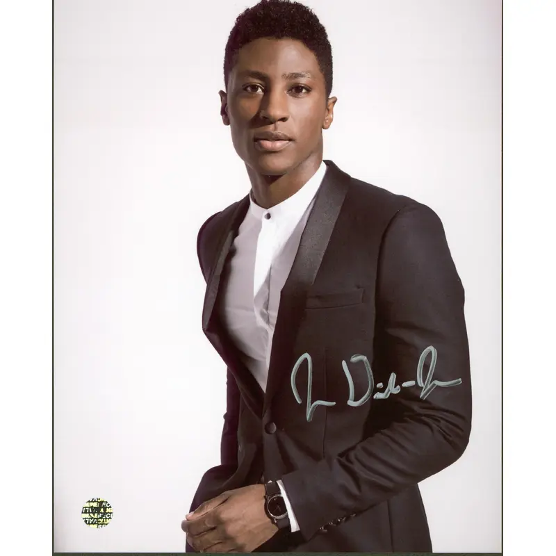 Joseph David-Jones Arrow Authentic Signed 8x10 Photo  Wizard World #017318